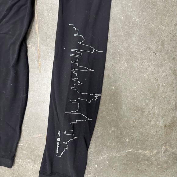 Lululemon Black NYC Skyline Logo Leggings Size 6 Women’s Athleisure Stretch - Picture 8 of 8